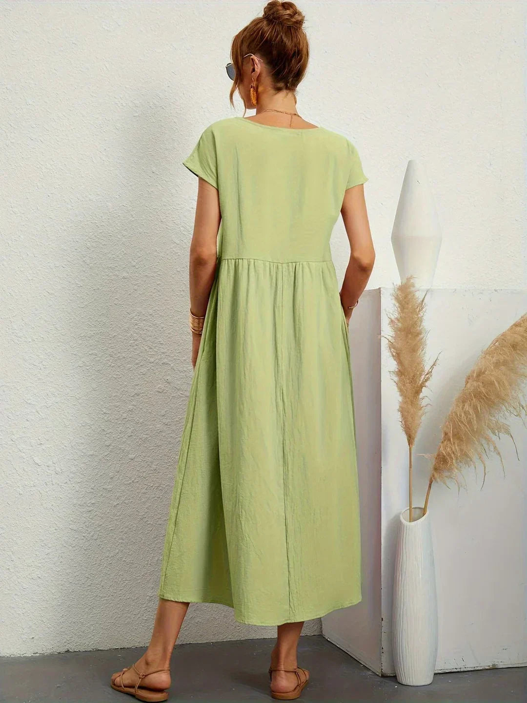 Jana™ — Midi šaty s nadčasovou elegancí