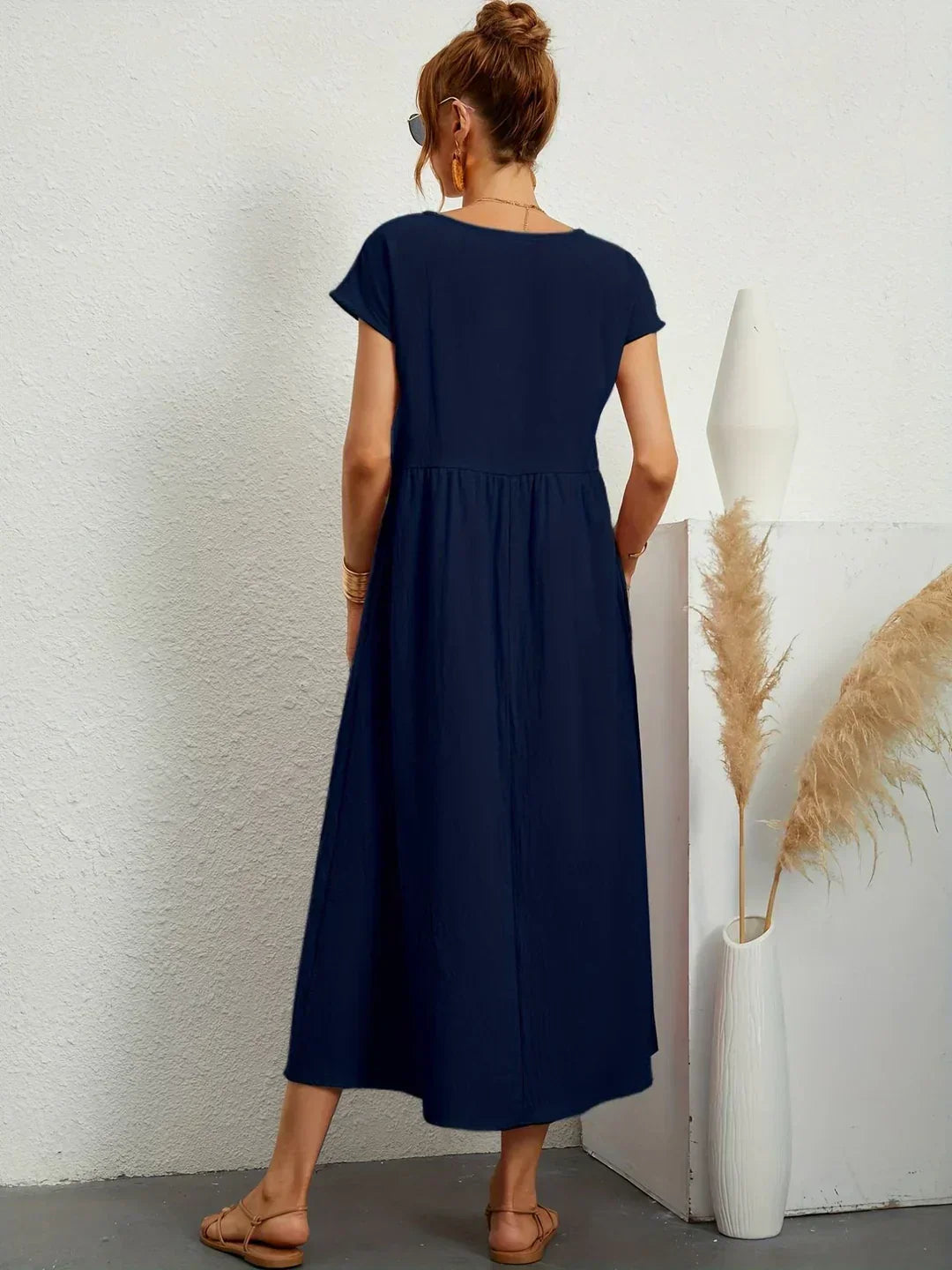 Jana™ — Midi šaty s nadčasovou elegancí